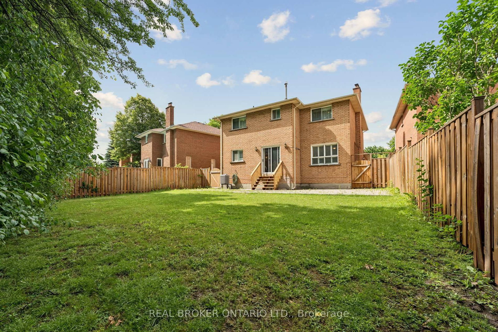 102 Coronation Circle • Brampton, ON photo 43