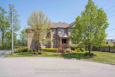 12 Edgevalley Court • Brampton, ON photo 2