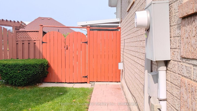 17 Summerfield Crescent