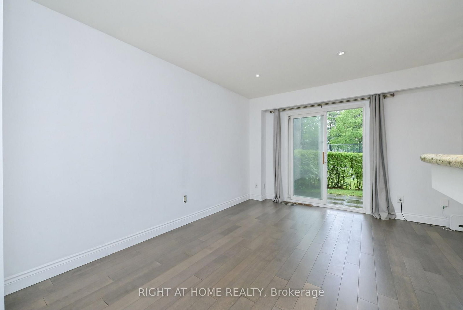 2120 Rathburn Road E • #32 • Mississauga, ON photo 12
