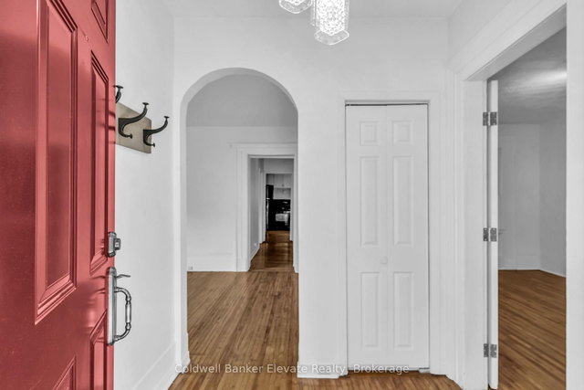 127 Main Street S