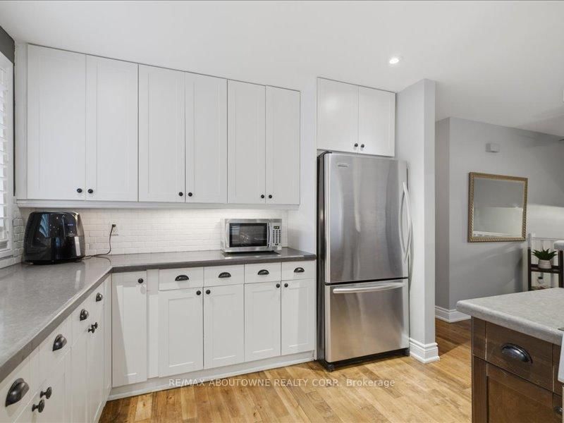2501 Yarmouth Crescent • Oakville, ON photo 17