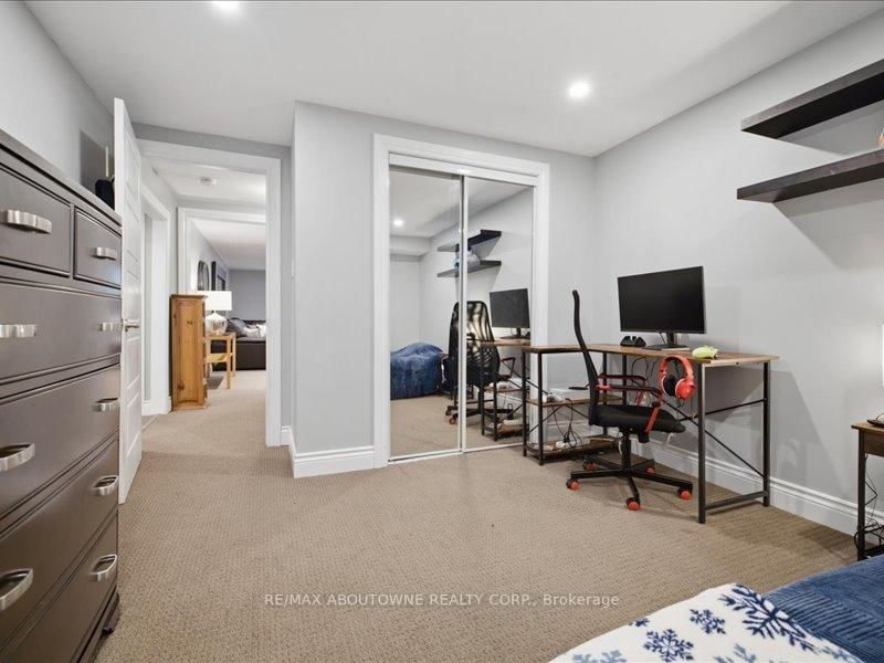 2501 Yarmouth Crescent • Oakville, ON photo 32