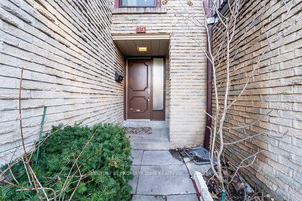 19 - 6860 Glen Erin Drive W