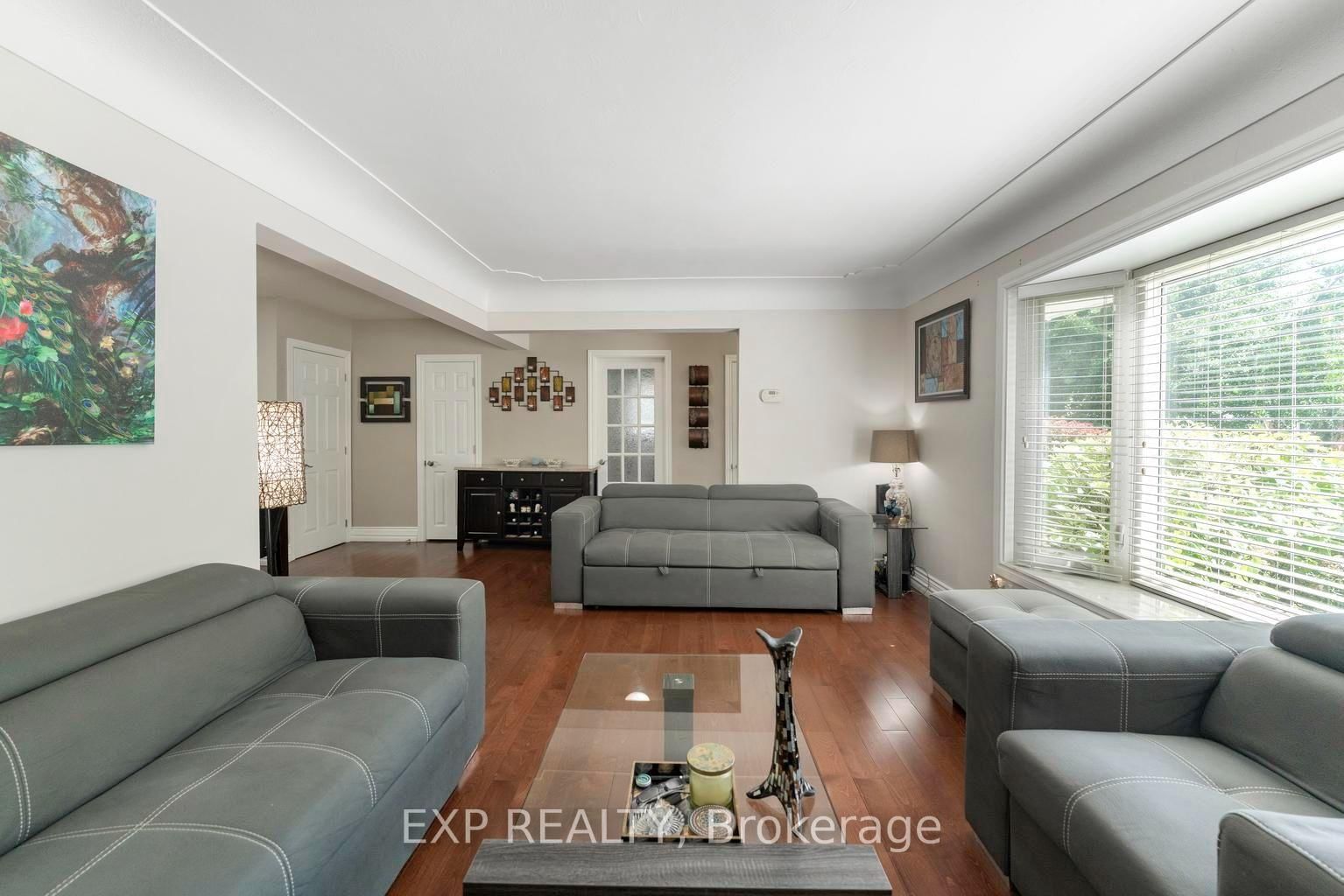 1063 Joan Drive • Burlington, ON photo 8