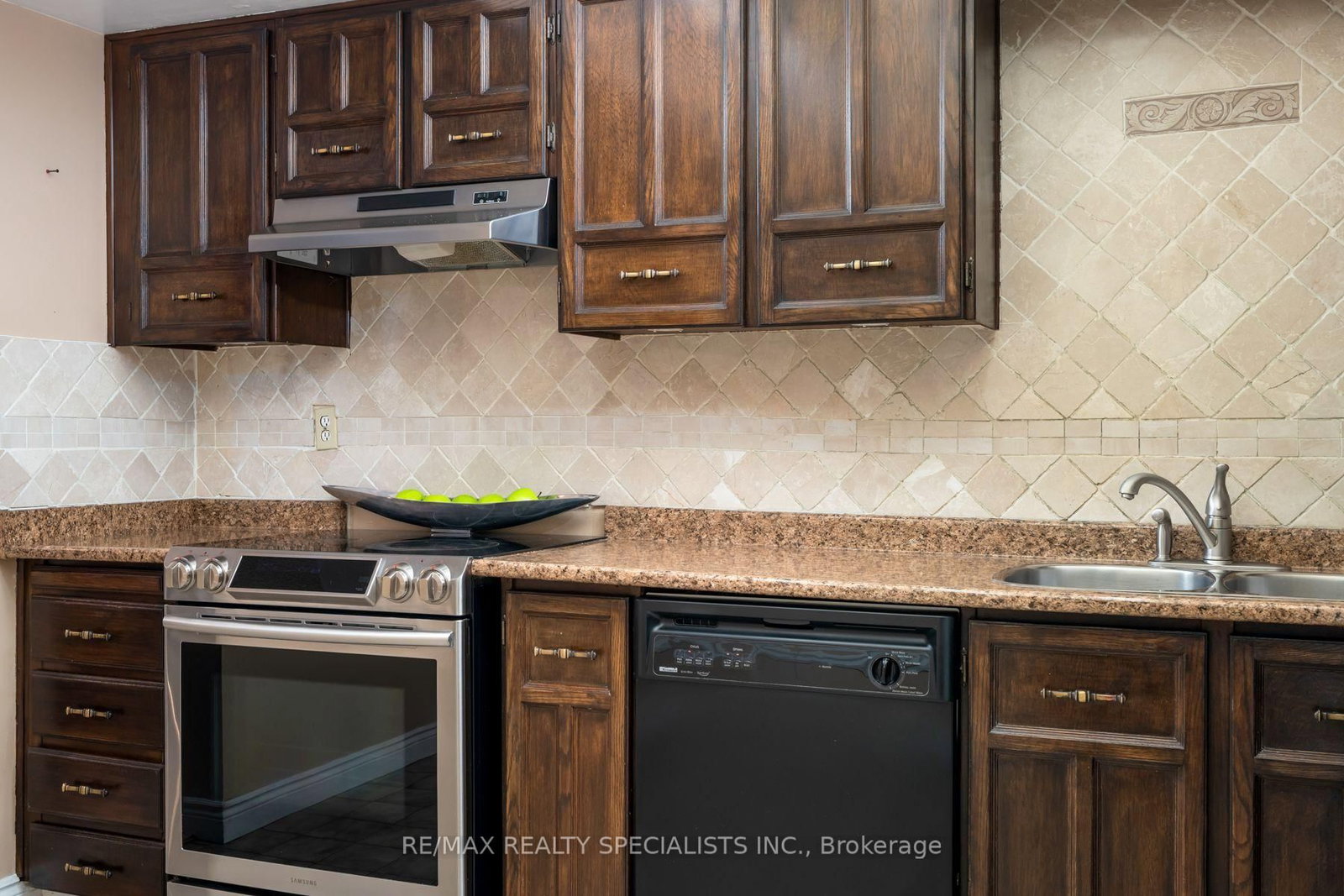 20 E Mineola Road • #75 • Mississauga, ON photo 17