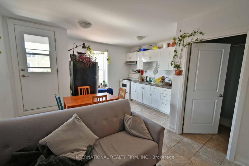 2A - 1262 Bloor Street W