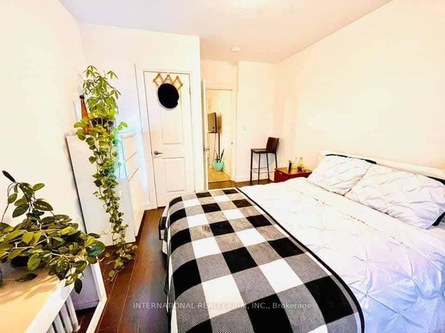 2A - 1262 Bloor Street W