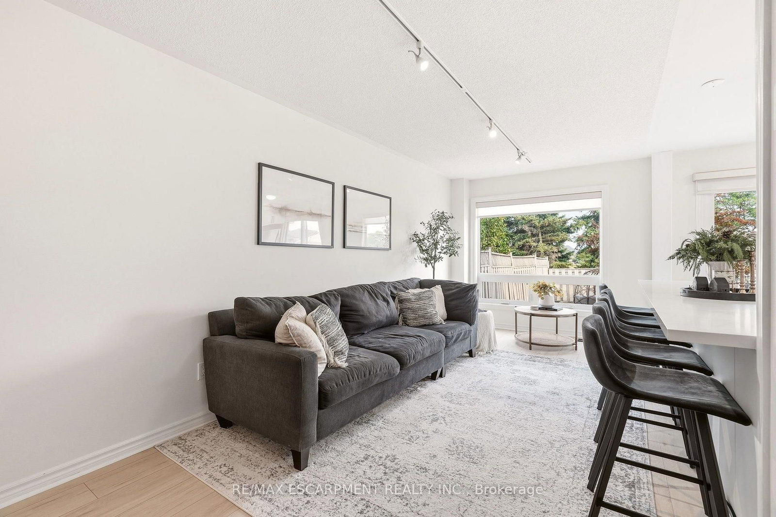 5116 Silvercreek Drive • Burlington, ON photo 5