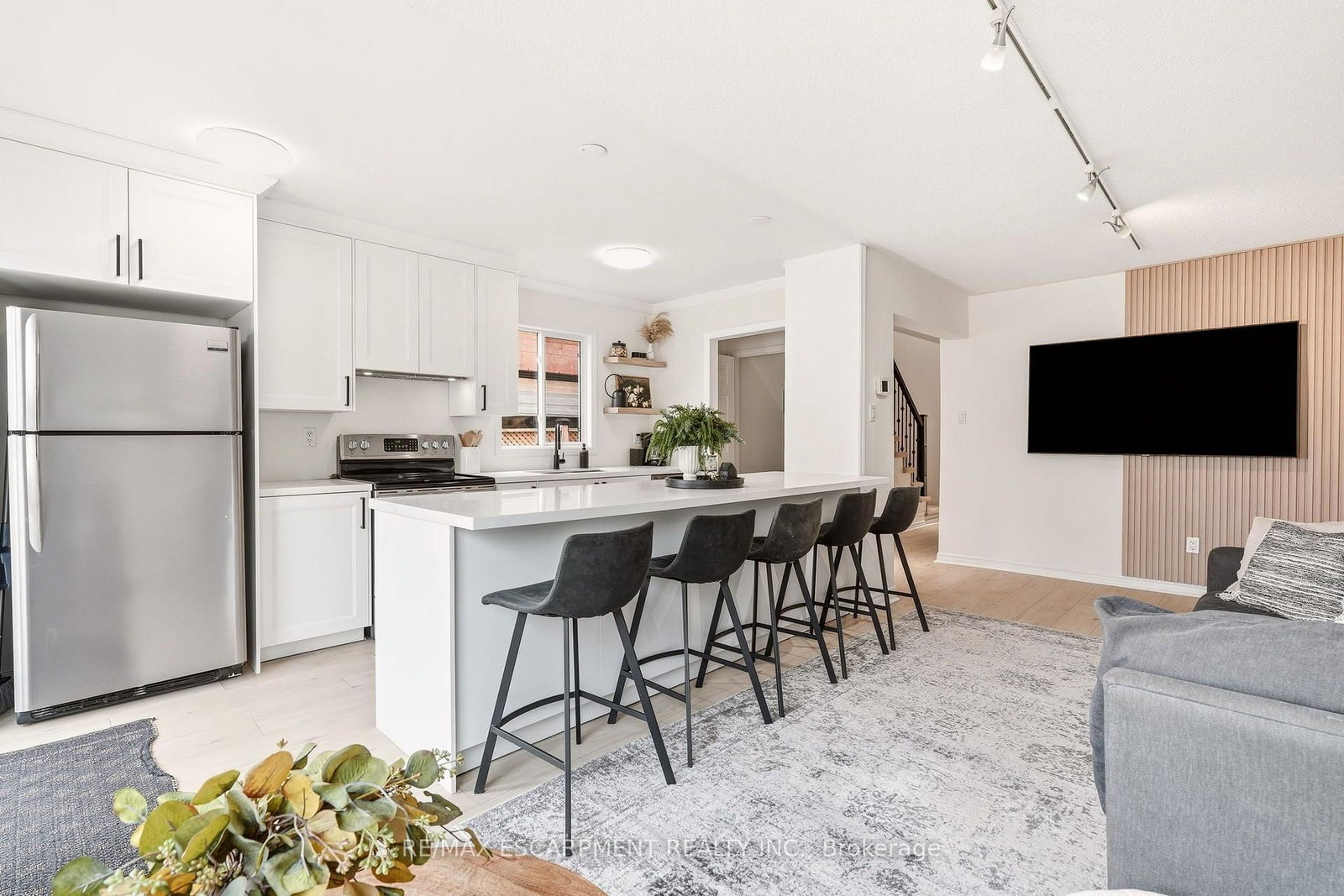 5116 Silvercreek Drive • Burlington, ON photo 8