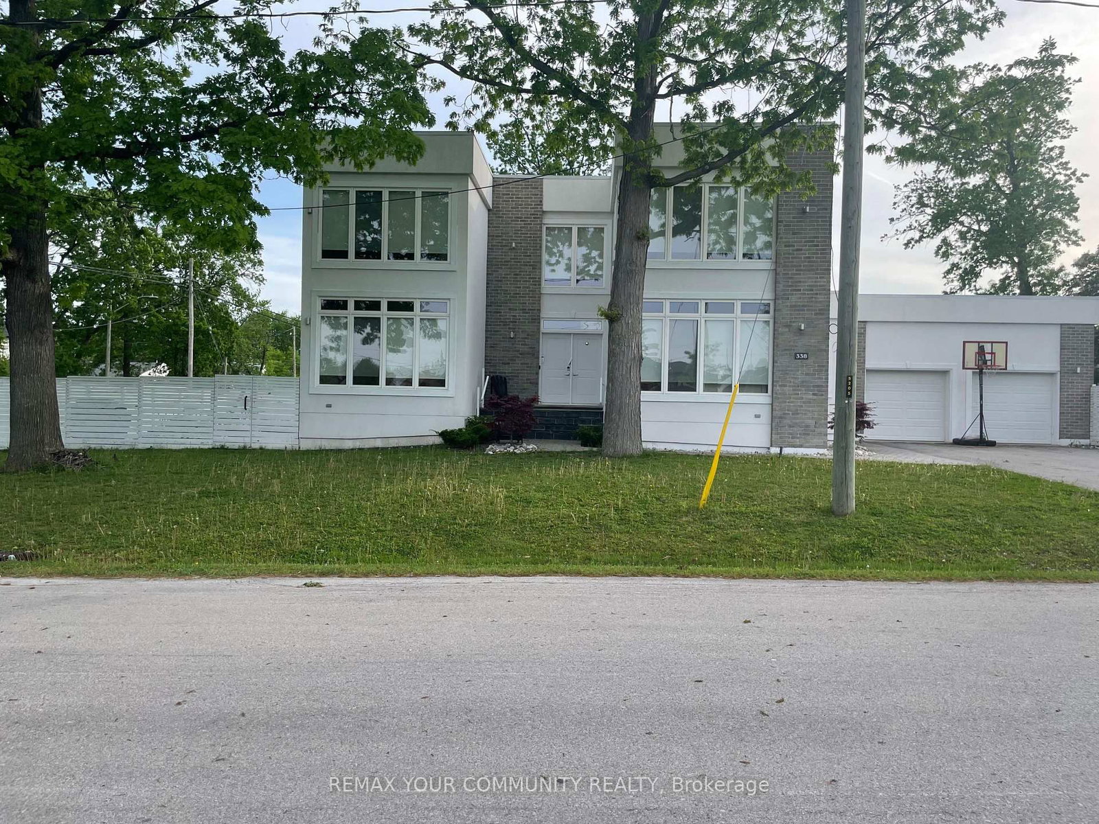 338 Woodale Avenue • Oakville, ON photo 1