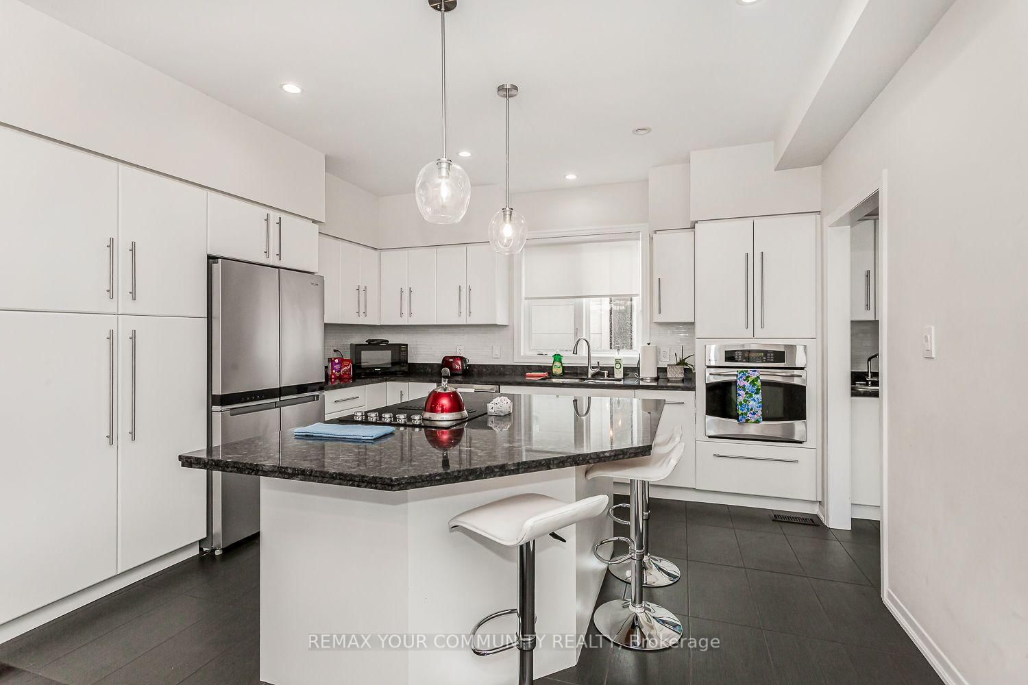 338 Woodale Avenue • Oakville, ON photo 10