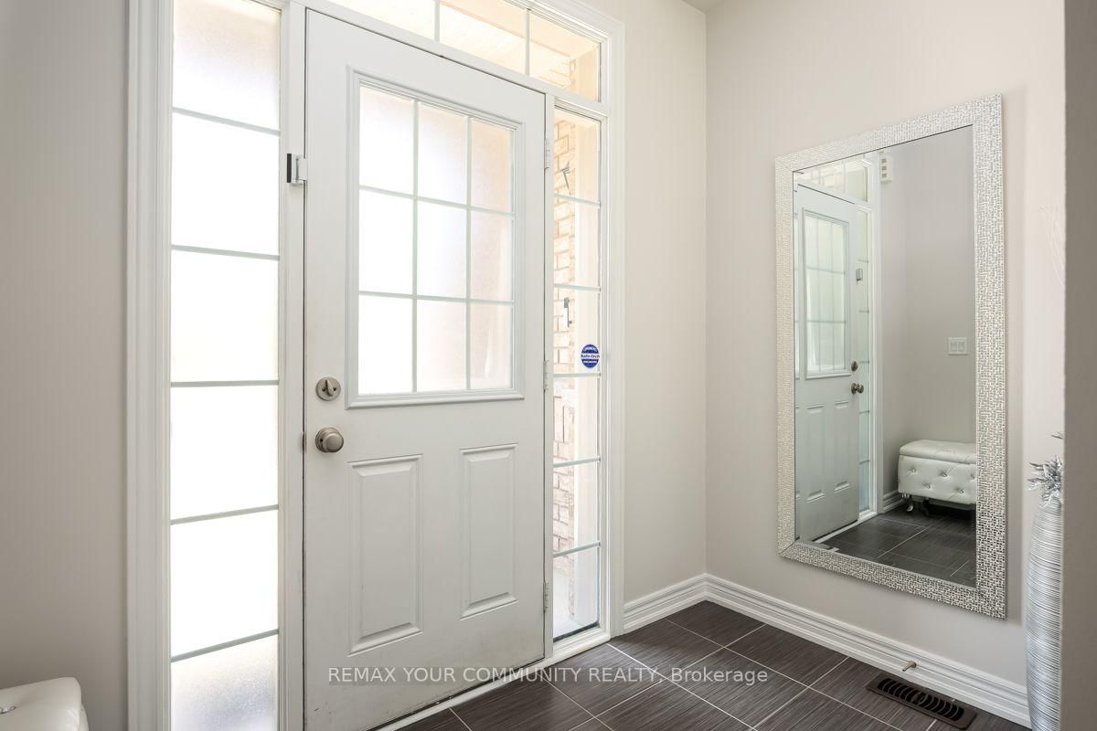 57 Davenfield Circle • Brampton, ON photo 5