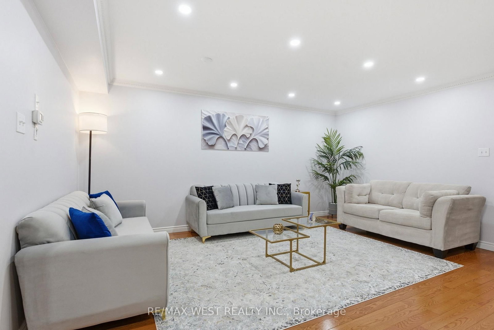 34 Wycombe Rd Road • Toronto, ON photo 6