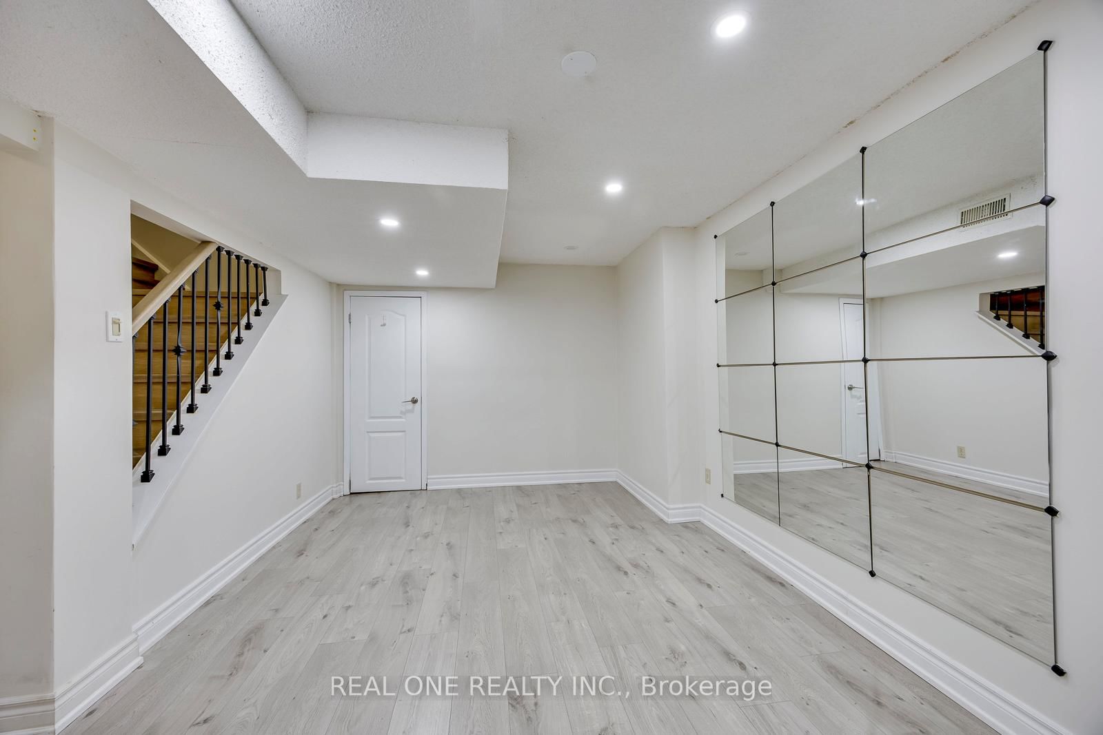 32 Roslo Court • Oakville, ON photo 36