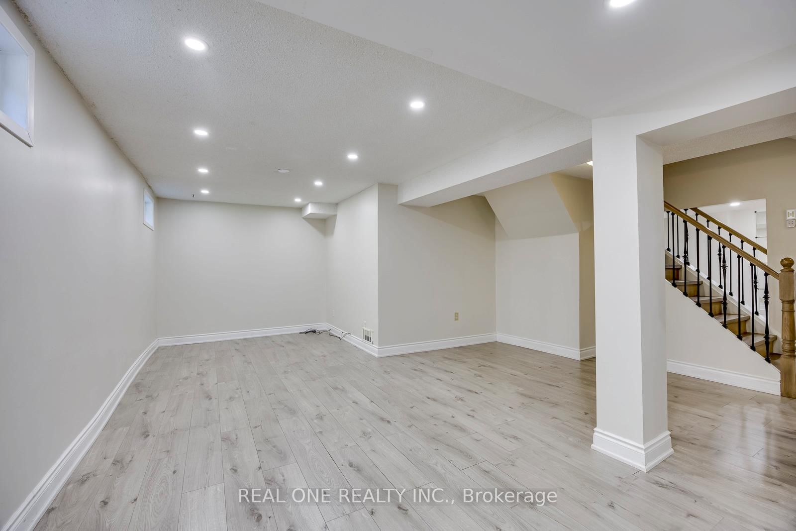 32 Roslo Court • Oakville, ON photo 38