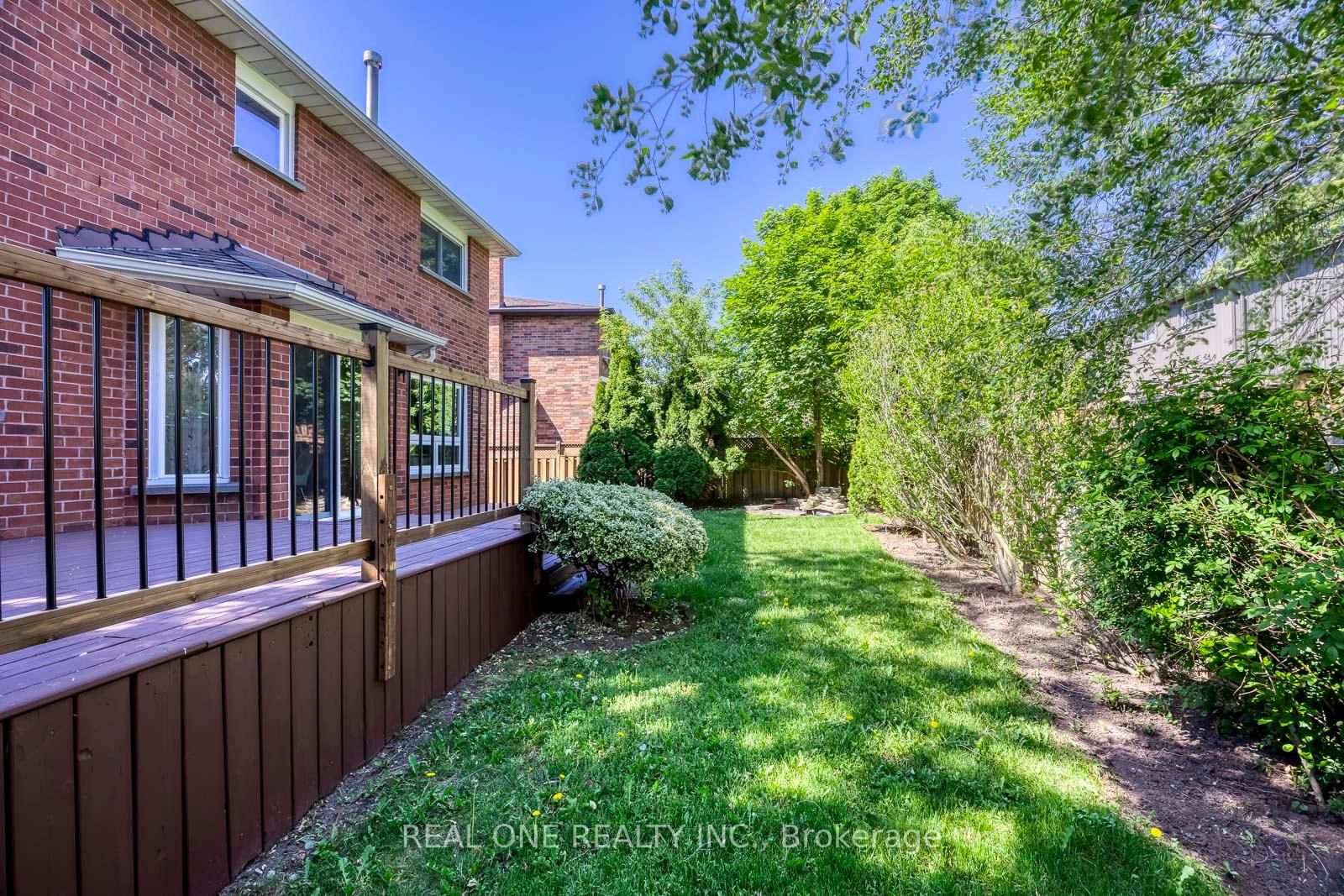 32 Roslo Court • Oakville, ON photo 49