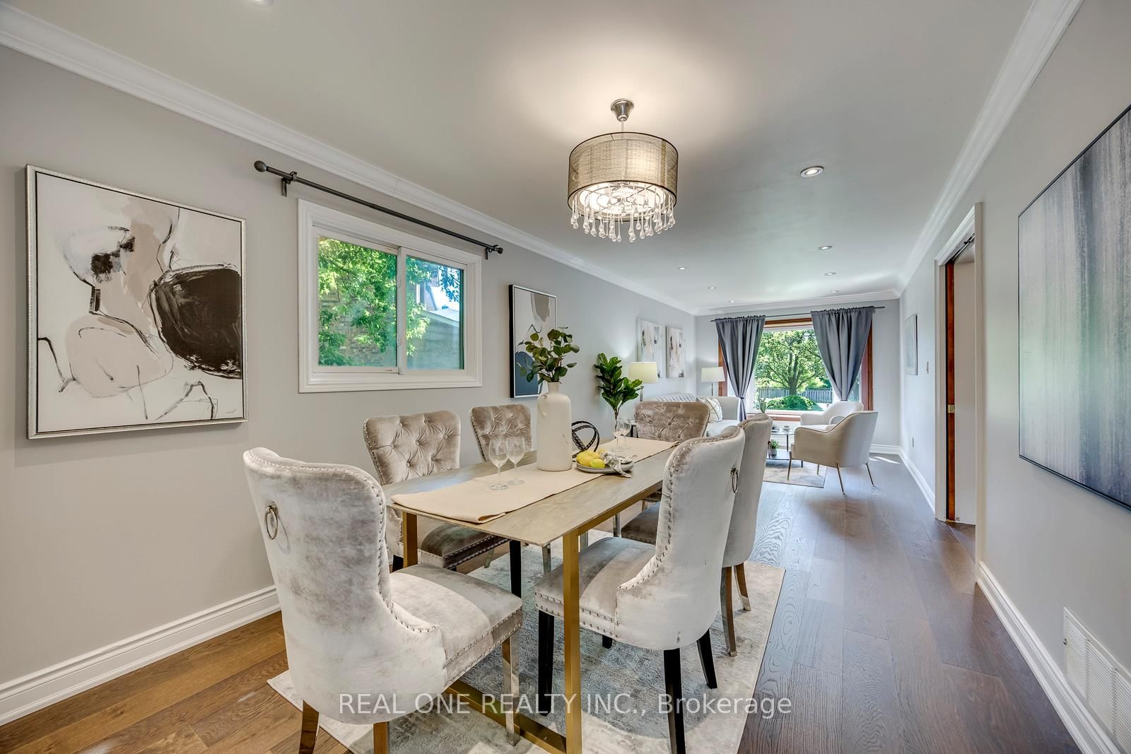 32 Roslo Court • Oakville, ON photo 9