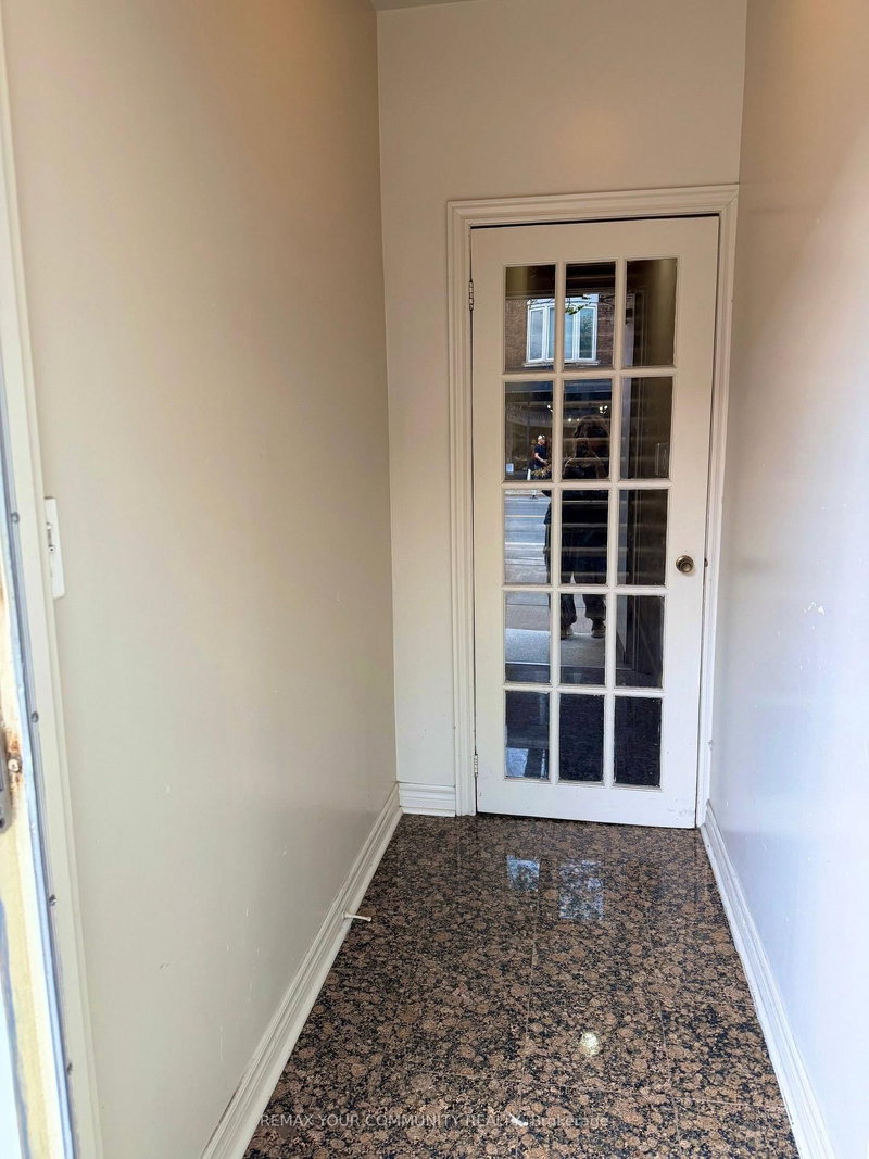 802 Bloor St W photo 4