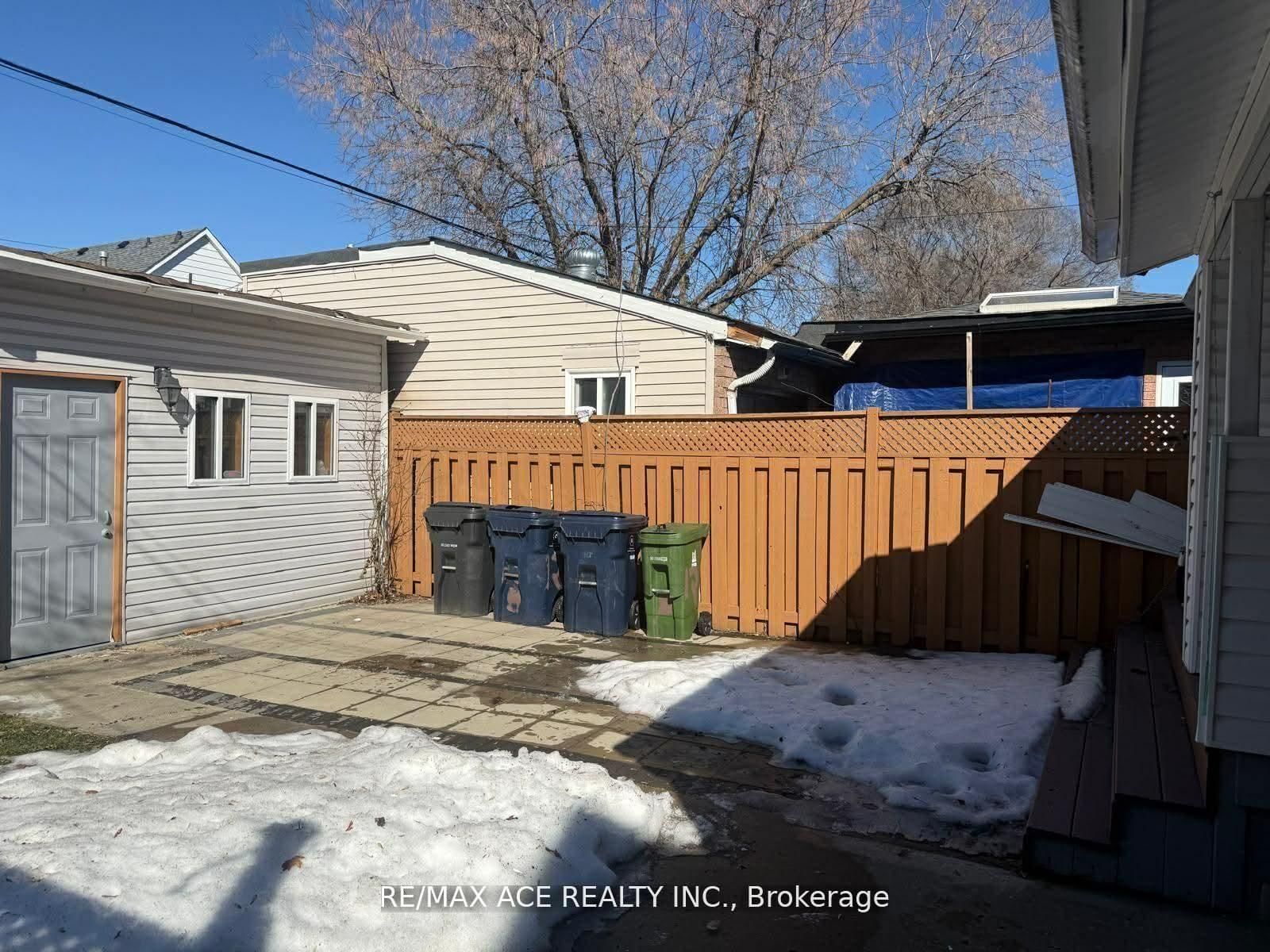 12 Mahoney Avenue • Toronto, ON photo 19