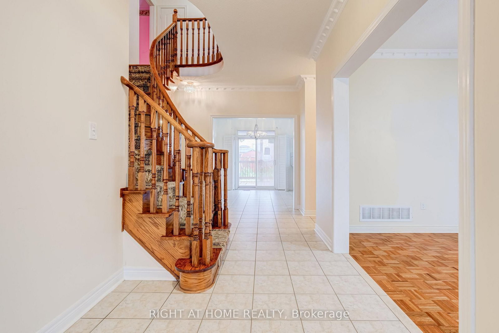 6 Hidden Peak Drive • Brampton, ON photo 8