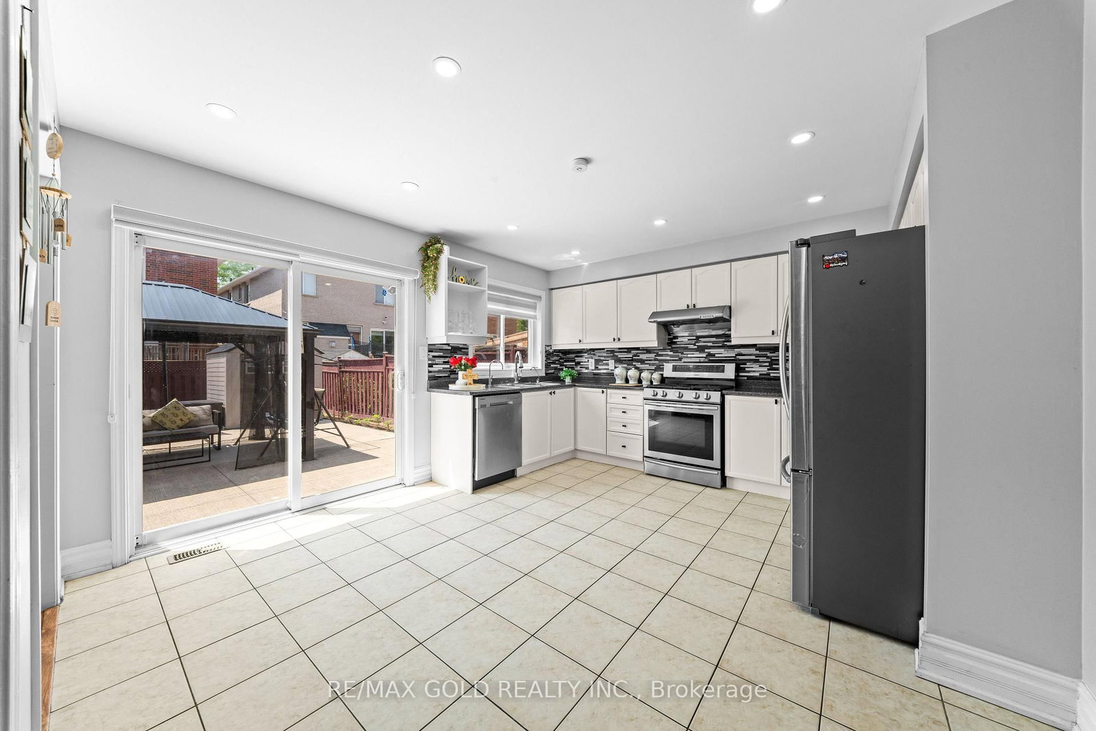 8 Bayridge Drive • Brampton, ON photo 9