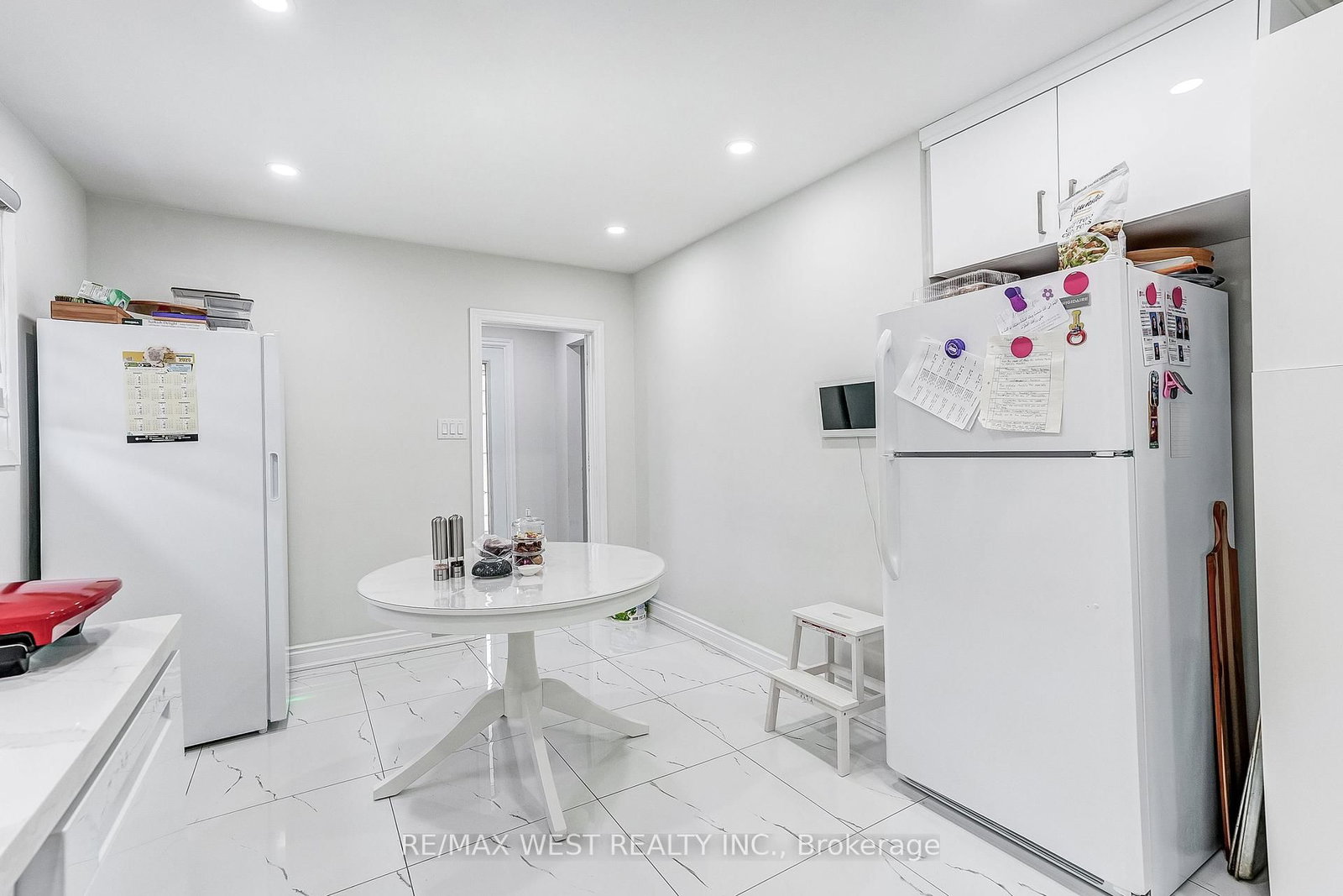 19 Archway Crescent • Toronto, ON photo 10