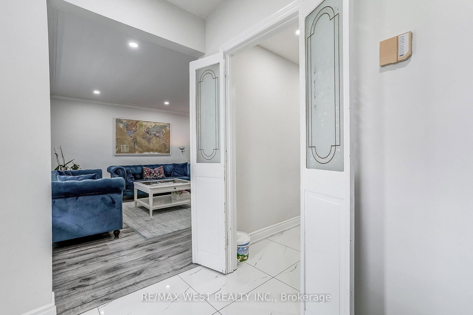19 Archway Crescent • Toronto, ON photo 12