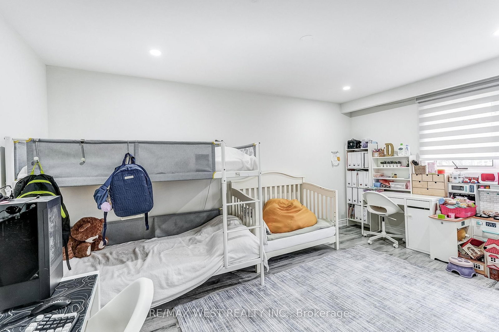 19 Archway Crescent • Toronto, ON photo 17