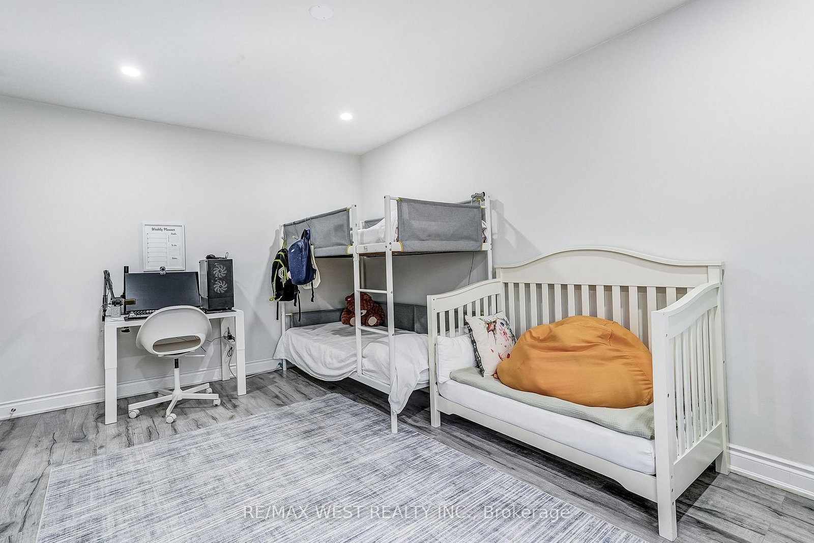 19 Archway Crescent • Toronto, ON photo 18