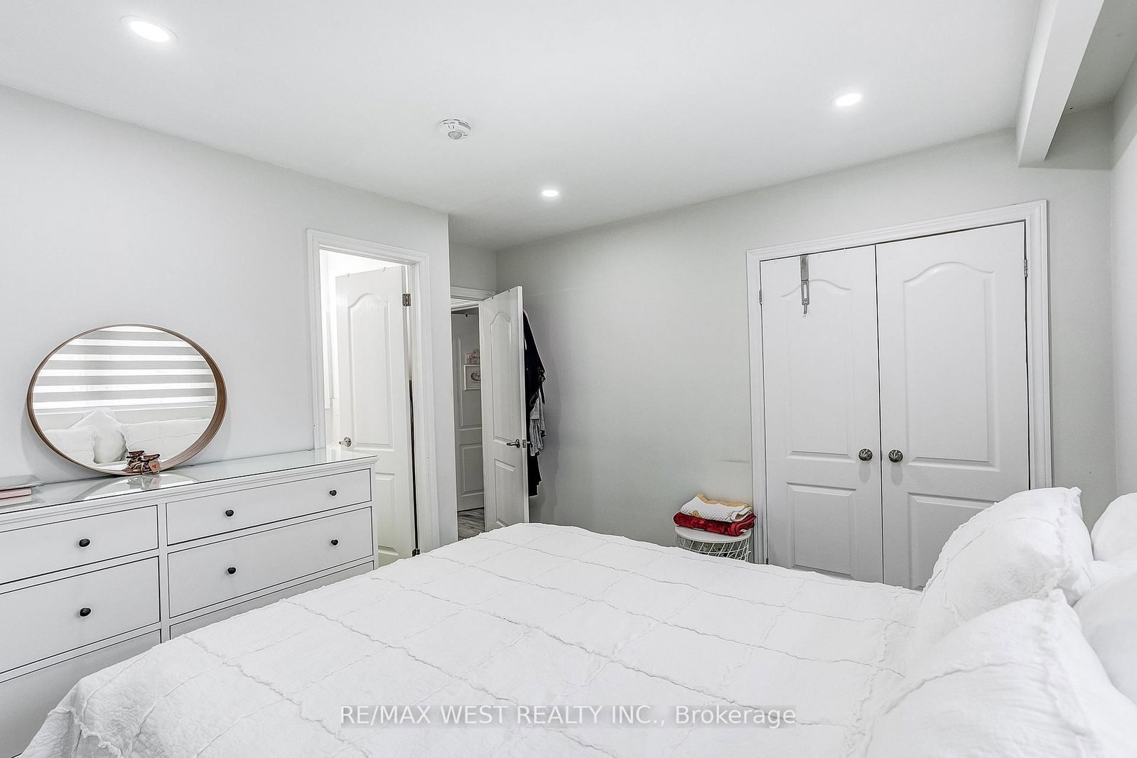 19 Archway Crescent • Toronto, ON photo 22