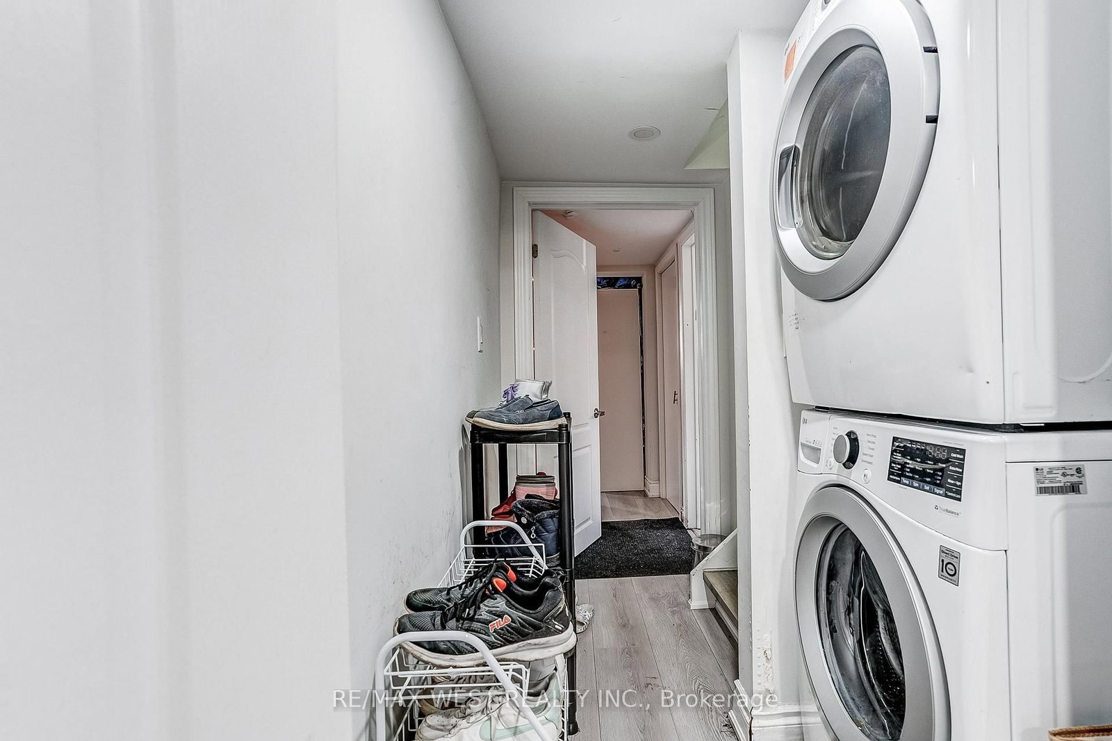 19 Archway Crescent • Toronto, ON photo 32