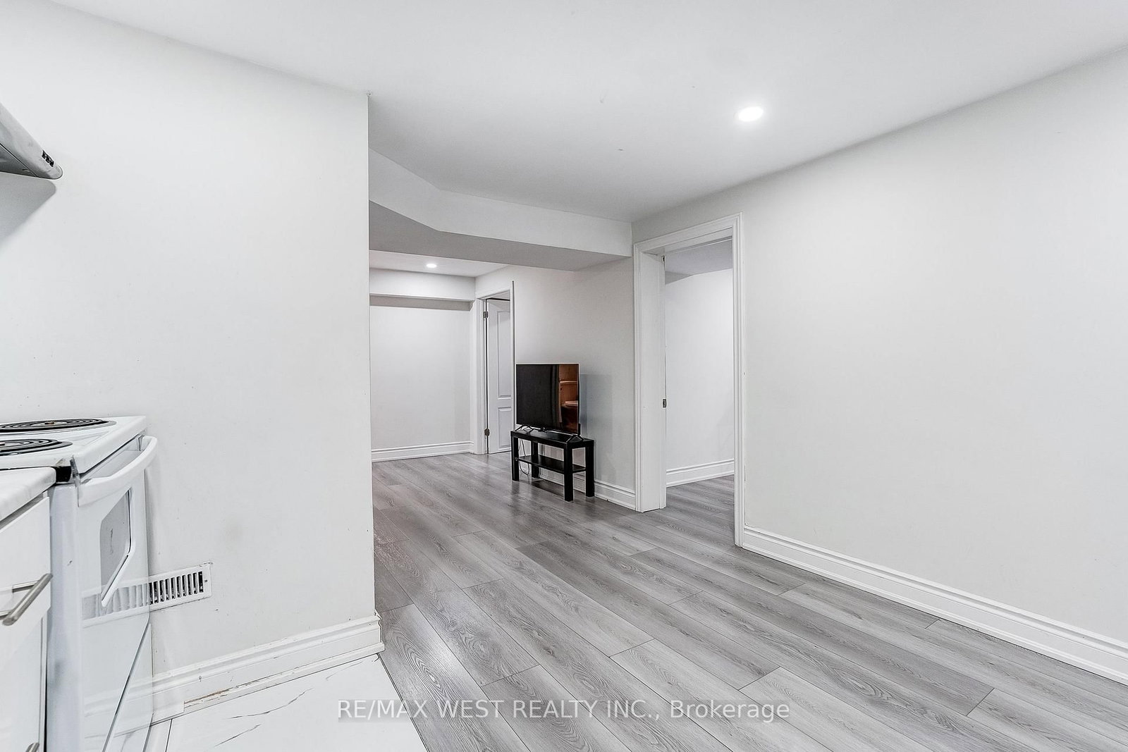 19 Archway Crescent • Toronto, ON photo 35