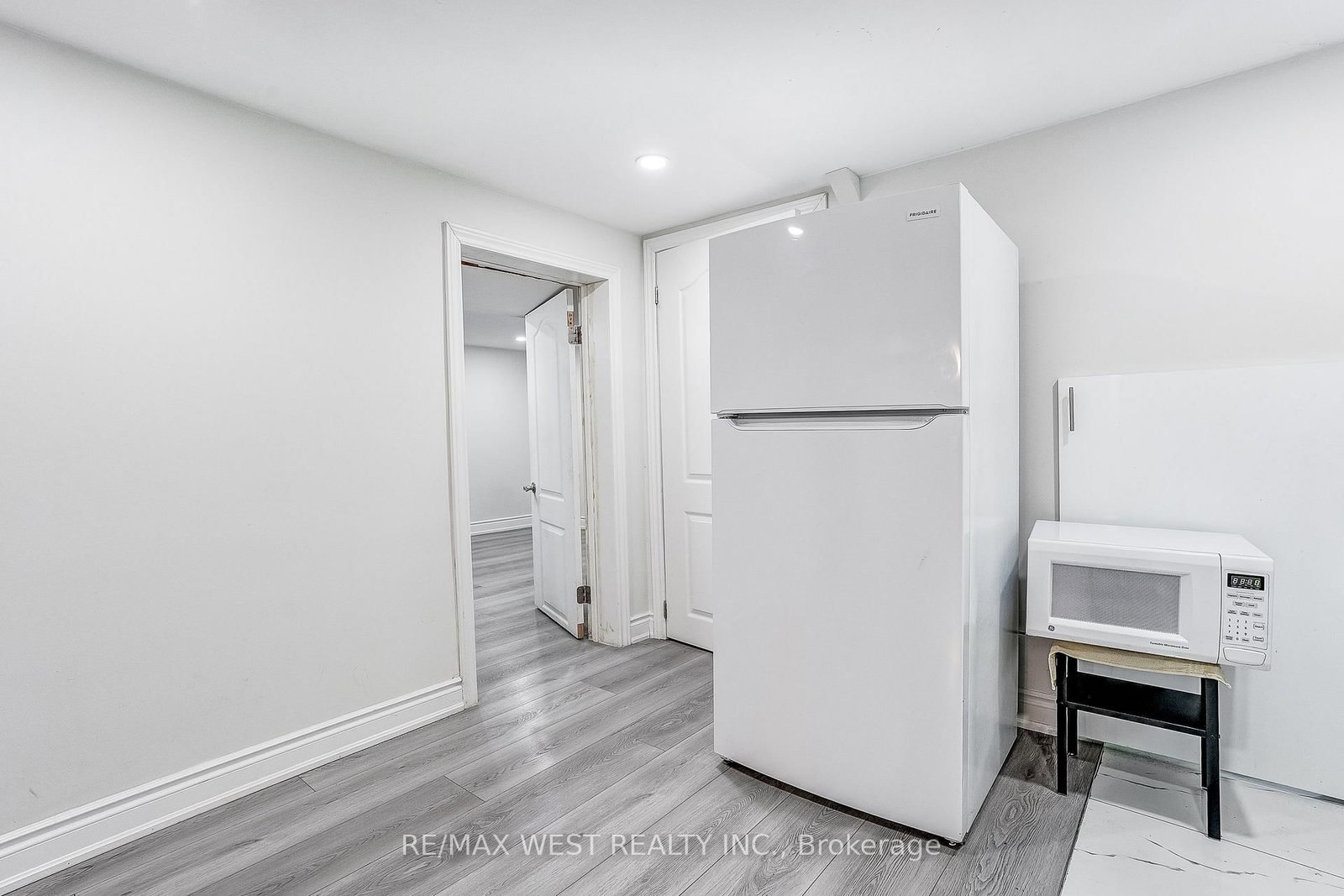 19 Archway Crescent • Toronto, ON photo 36