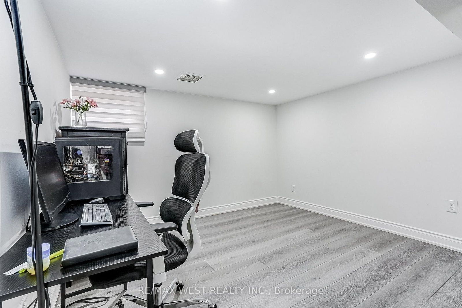 19 Archway Crescent • Toronto, ON photo 37