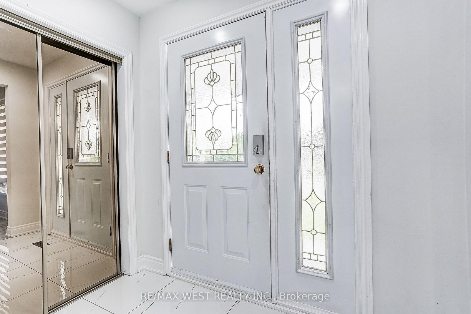 19 Archway Crescent • Toronto, ON photo 4
