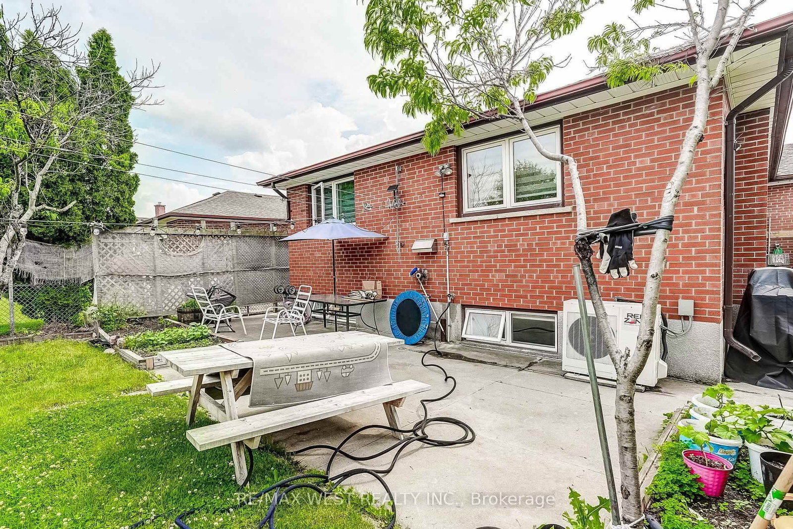 19 Archway Crescent • Toronto, ON photo 47