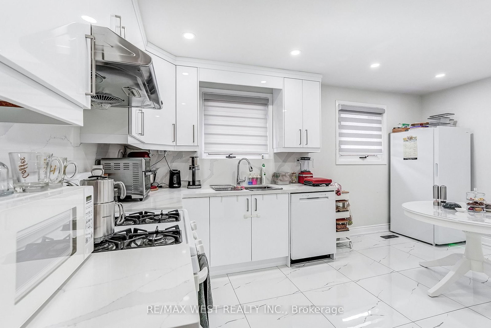 19 Archway Crescent • Toronto, ON photo 9