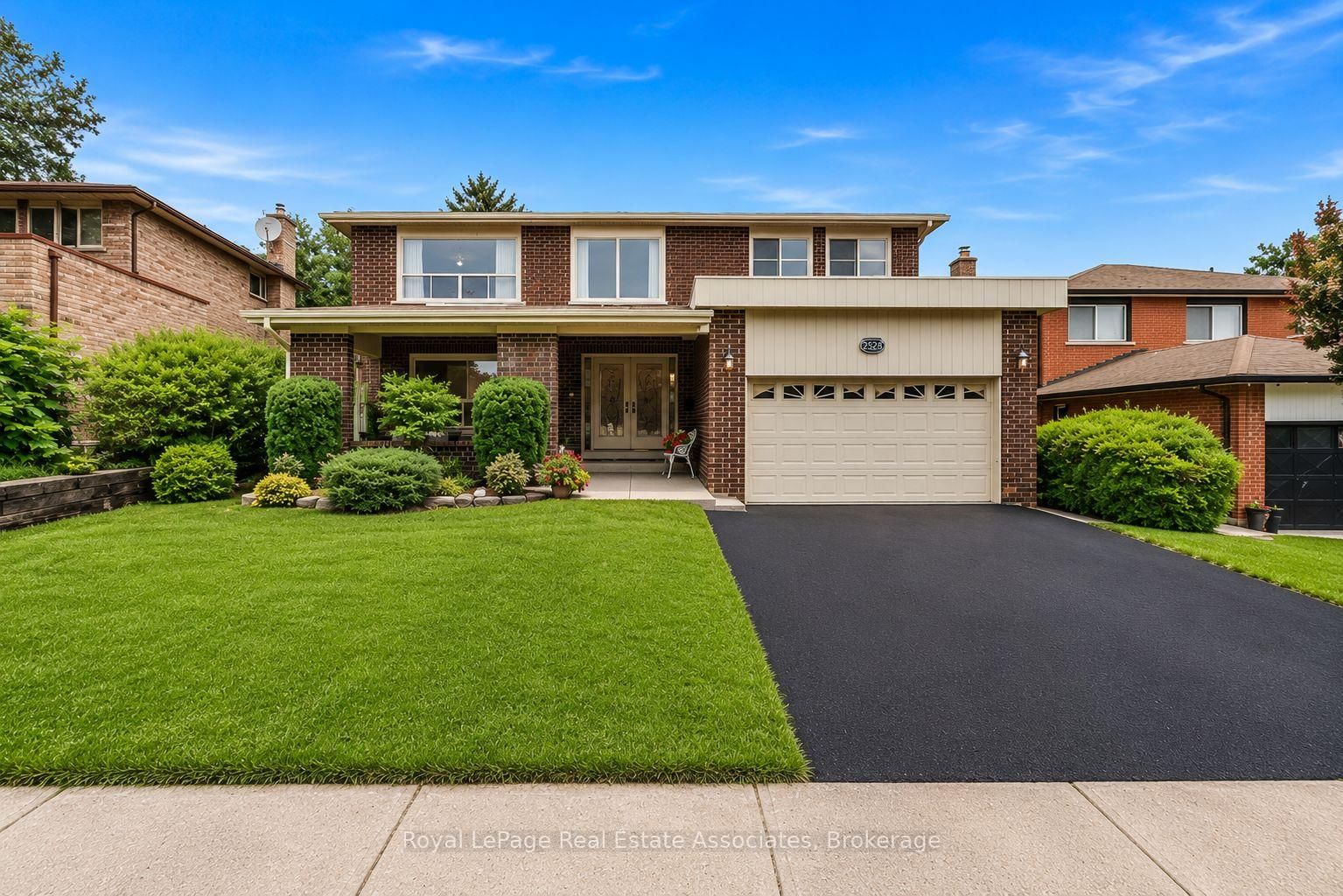 2529 Claymore Mississauga,ON L5C 3A2