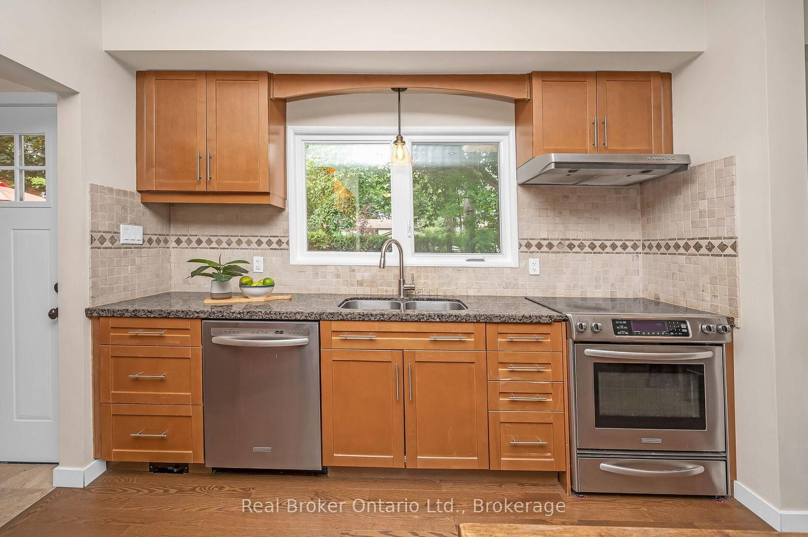 285 Surrey Drive • Oakville, ON photo 12