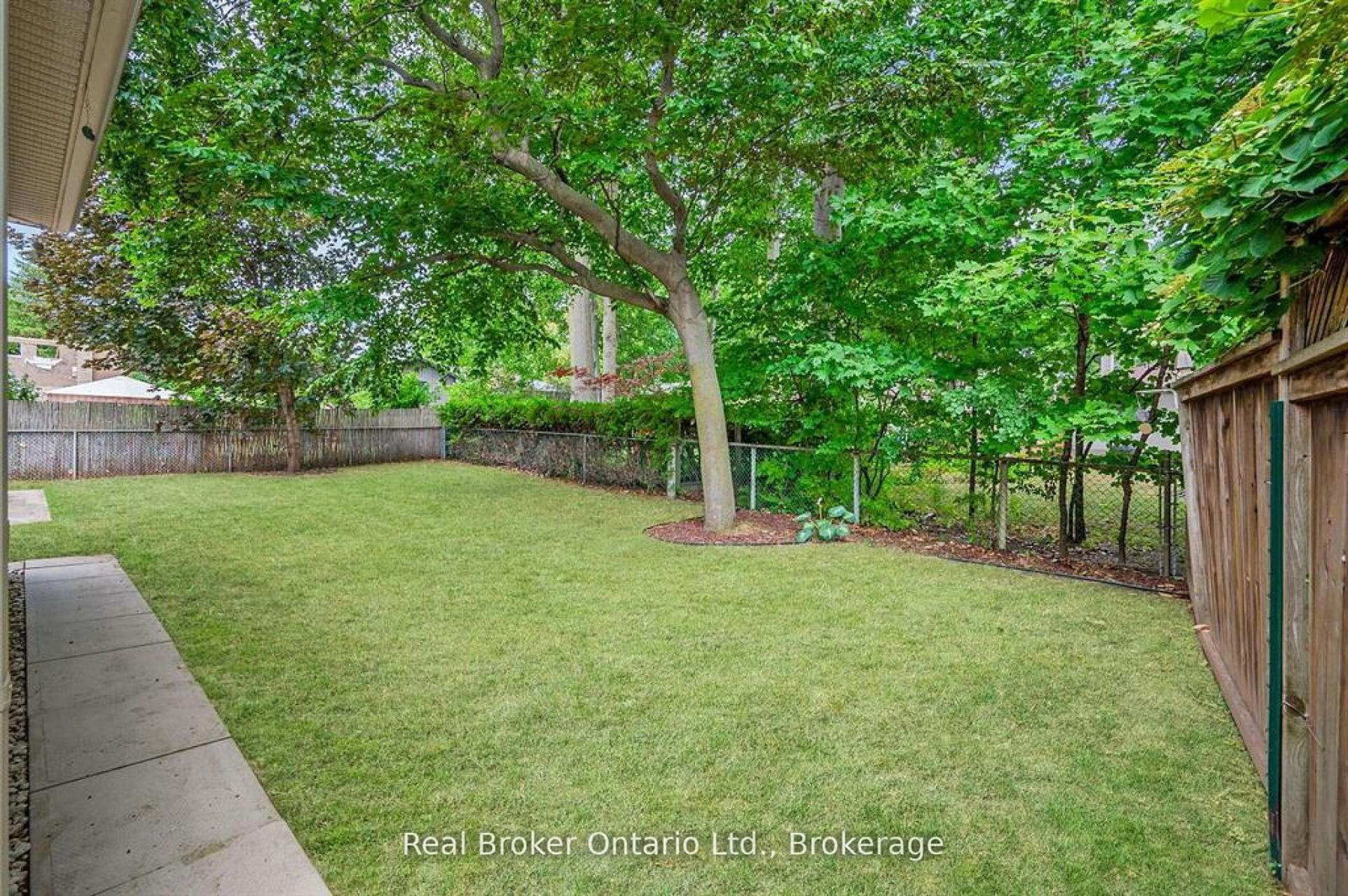 285 Surrey Drive • Oakville, ON photo 41