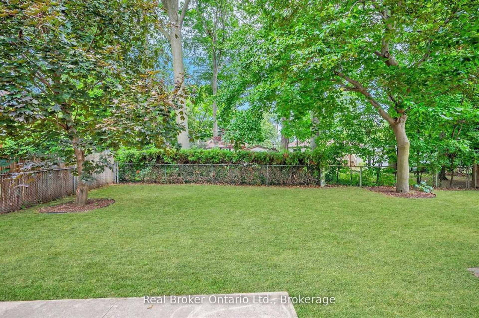 285 Surrey Drive • Oakville, ON photo 43
