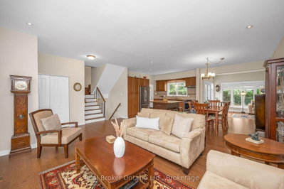 285 Surrey Drive • Oakville, ON photo 7
