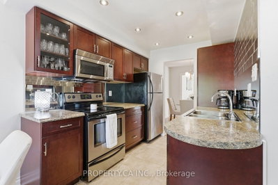 35 Lakecrest Trail • Brampton, ON photo 8