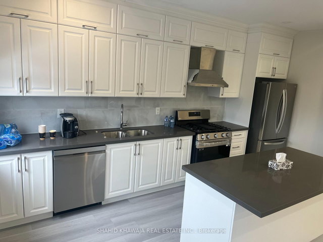 C - 370 Queen Street S