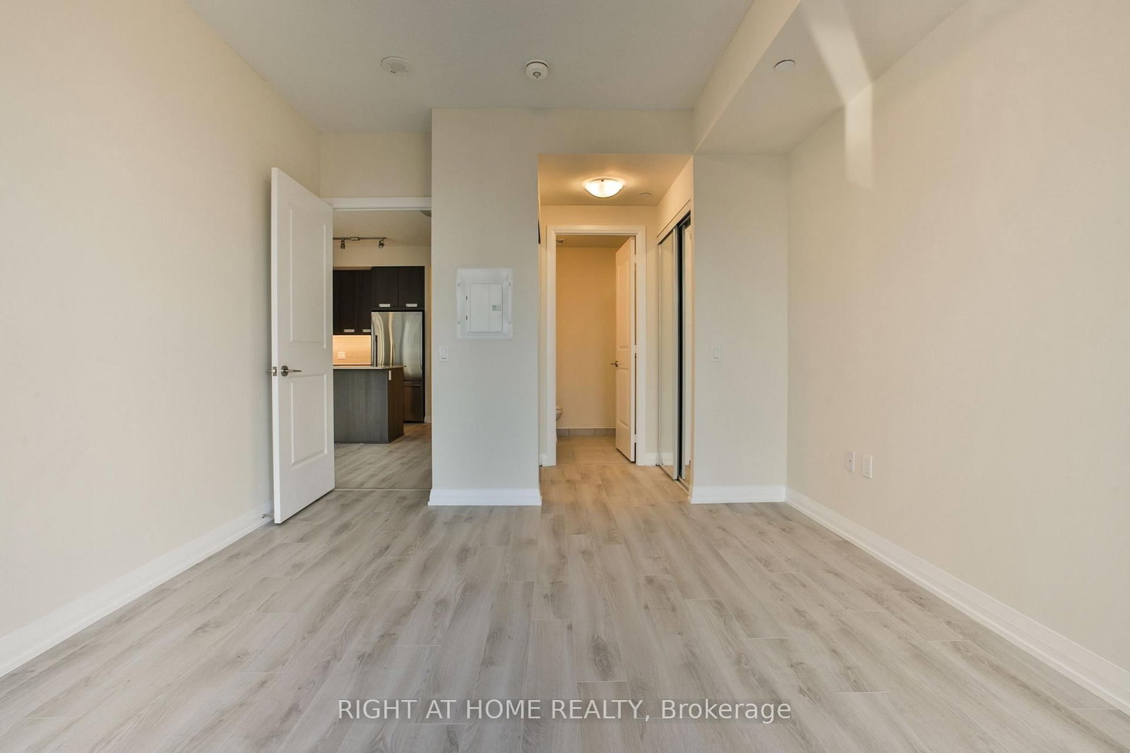 35 WATERGARDEN Drive • #2014 • Mississauga, ON photo 18