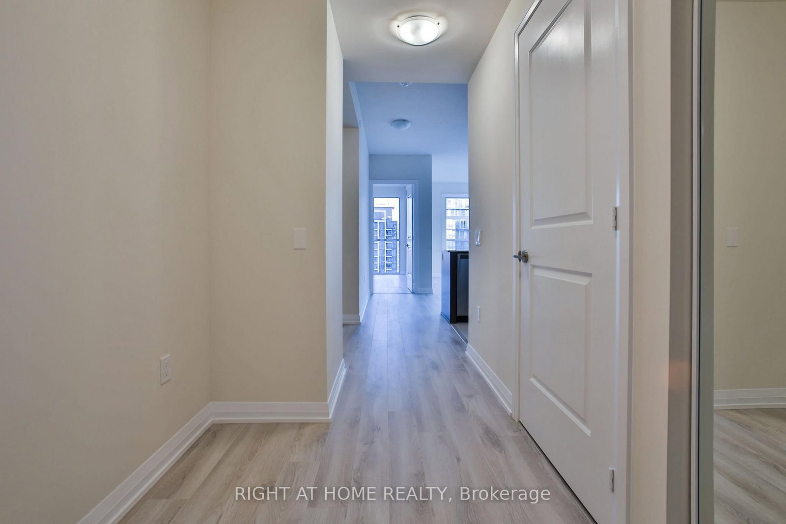 35 WATERGARDEN Drive • #2014 • Mississauga, ON photo 2