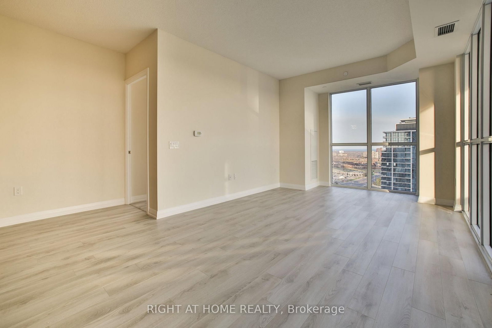35 WATERGARDEN Drive • #2014 • Mississauga, ON photo 4