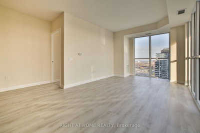 Unit 2014 — 35 WATERGARDEN Drive — photo 4