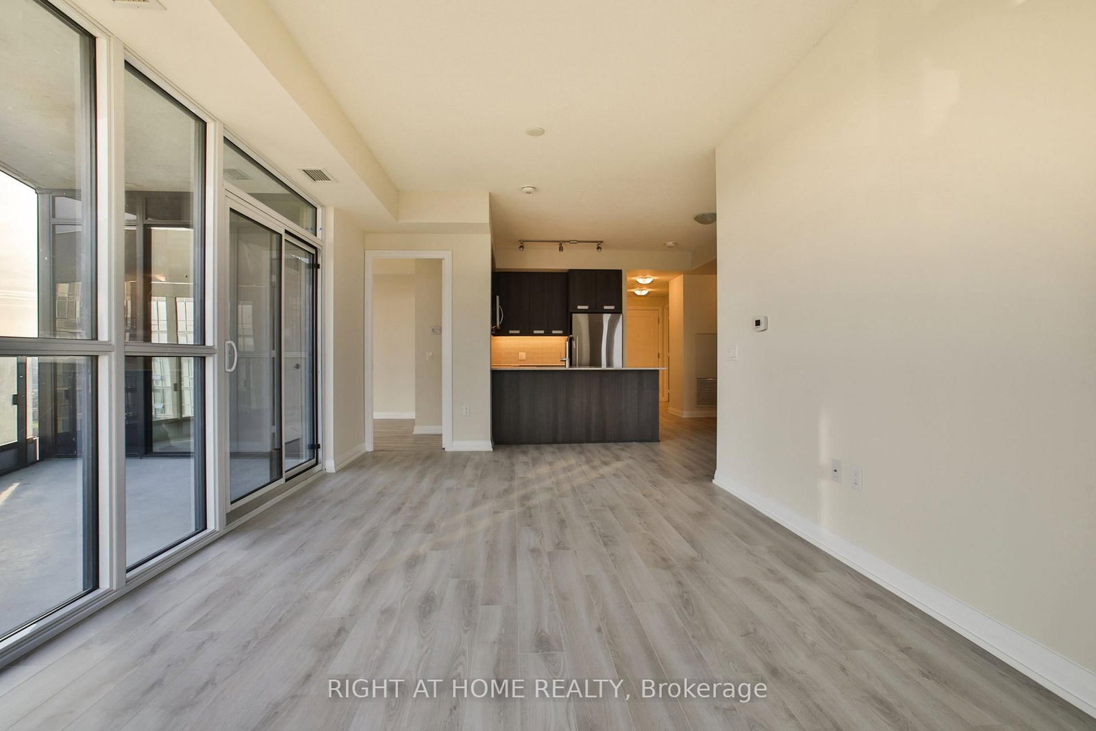 35 WATERGARDEN Drive • #2014 • Mississauga, ON photo 8